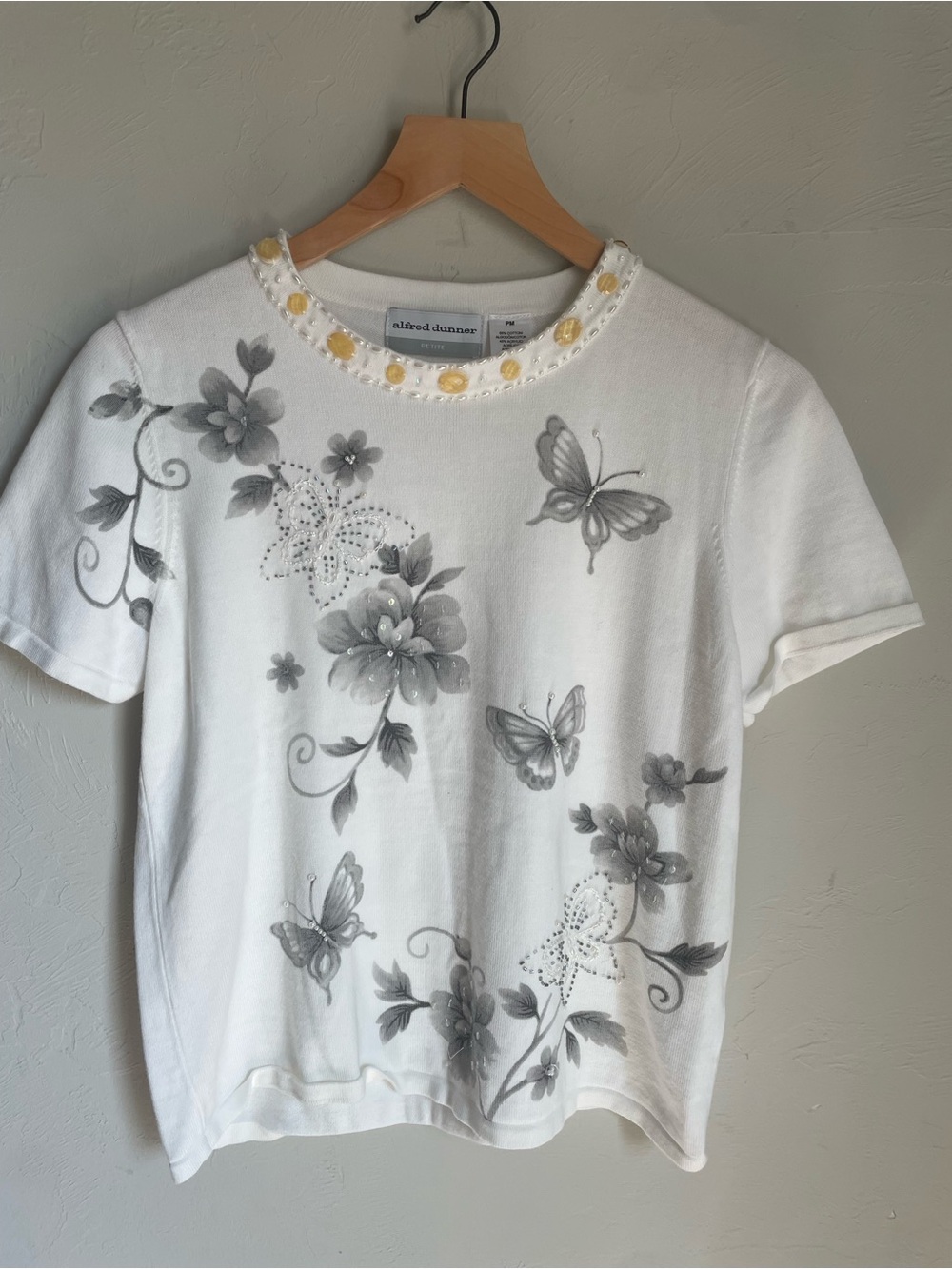 Vintage alfred dunner White Floral & Butterfly Short Sleeve Whimsical Top
